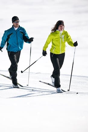couple cross country skiing